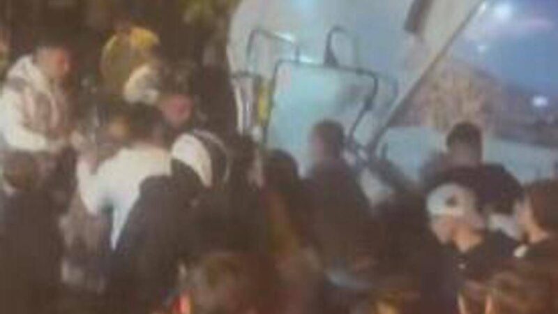 Pestaggio del 50enne a Napoli, nel branco quasi tutti minori: due sono figli di un poliziotto