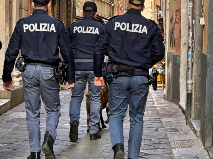 Furto zaino e utilizzo carta di credito: un arrestato e a Genova