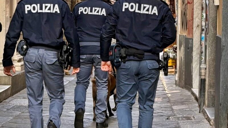 Furto zaino e utilizzo carta di credito: un arrestato e a Genova