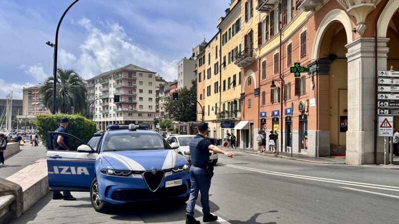 Savona, arrestato 27enne con 52 grammi di cocaina e 5 mila euro