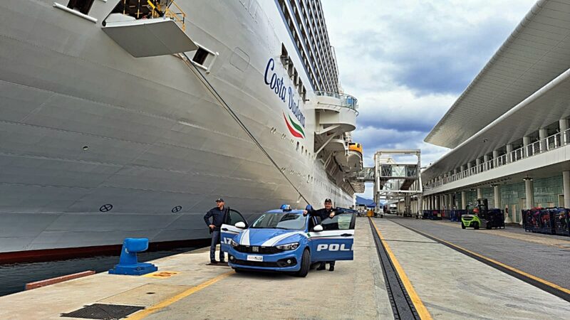 Savona, famiglia in vacanza sulla Costa Smeralda ruba una borsa, 3 denunciati