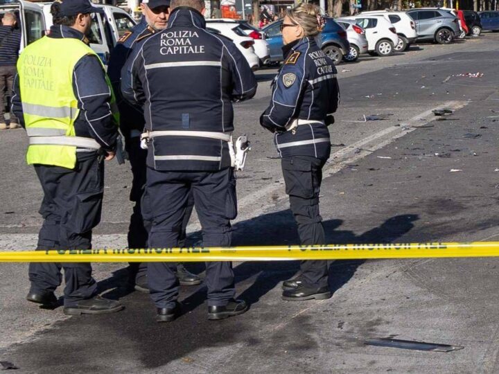 Roma, scontro tra auto e moto in via Boccea: morto un 33enne, ferito un altro centauro