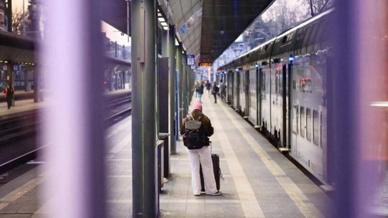 Sciopero generale 30 ottobre 2026, venerdì nero: a rischio treni, aerei, bus e scuola