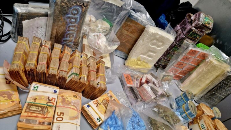 Sequestrati 8 kg cocaina, 5 kg cannabis, 180.000 euro a Molassana – VIDEO