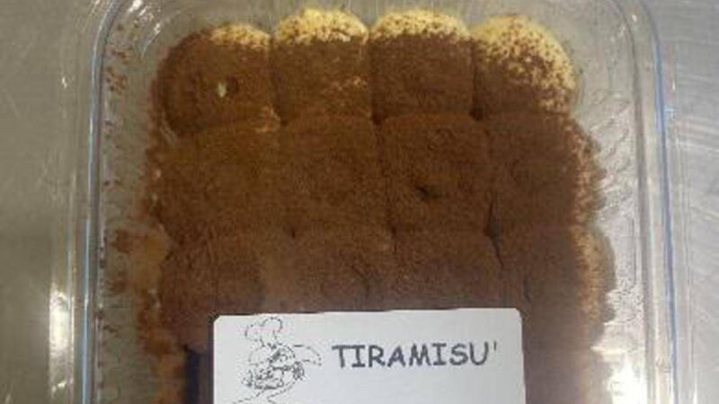 Sferetta metallica nel tiramisù, maxi richiamo alimentare: i lotti interessati