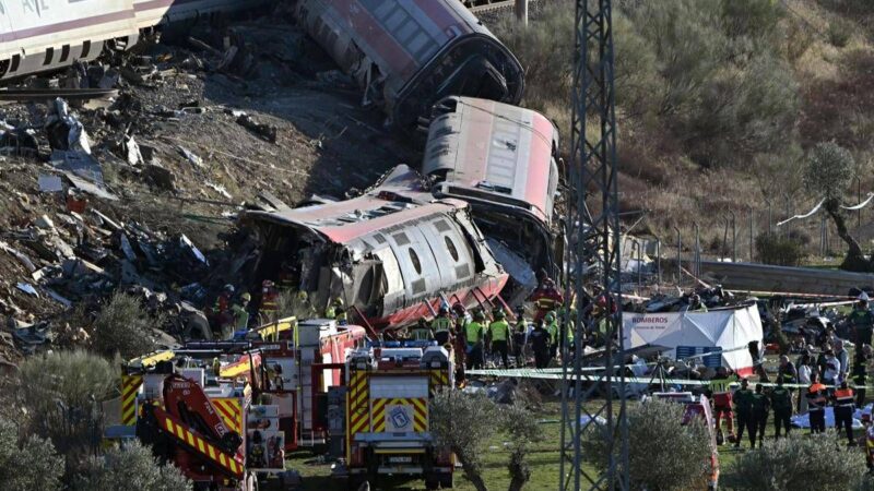 Spagna, tragedia ferroviaria irrompe nella campagna elettorale: nuova grana per Sanchez a un mese dal voto