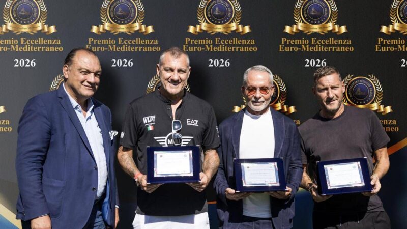 Totti e Vieri ricevono premio Eccellenza Euro Mediterraneo: “Roma-Real Madrid? Gasperini giocherà per vincere”