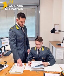 Truffa i risparmiatori per 1,2 milioni di euro 2