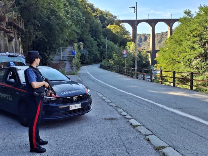 Un arresto e una denuncia per spaccio di crack a Genova